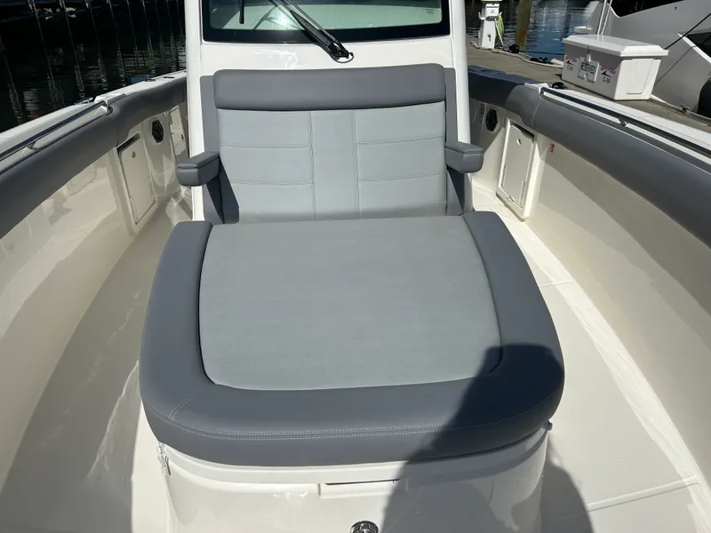 Slide: The Image of Boston Whaler 330 Outrage 2026 - 35