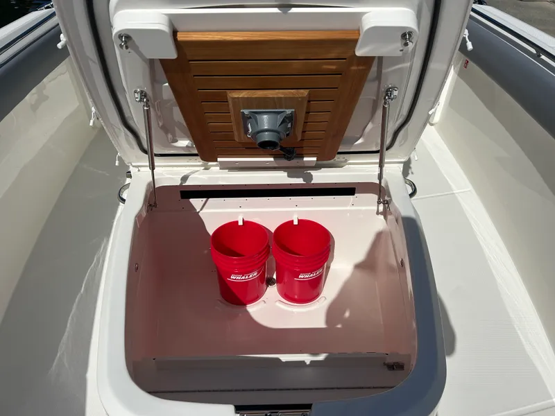 Slide: The Image of Boston Whaler 330 Outrage 2026 - 36