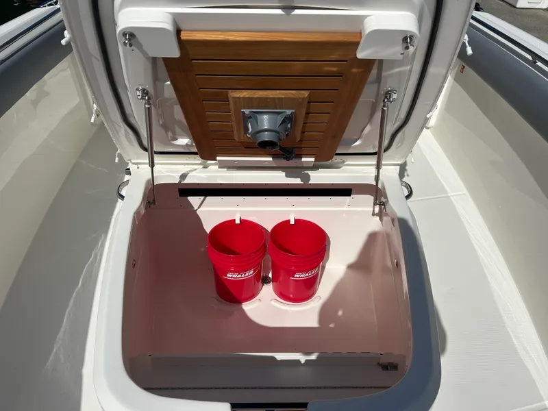 Slide: The Image of Boston Whaler 330 Outrage 2026 - 37