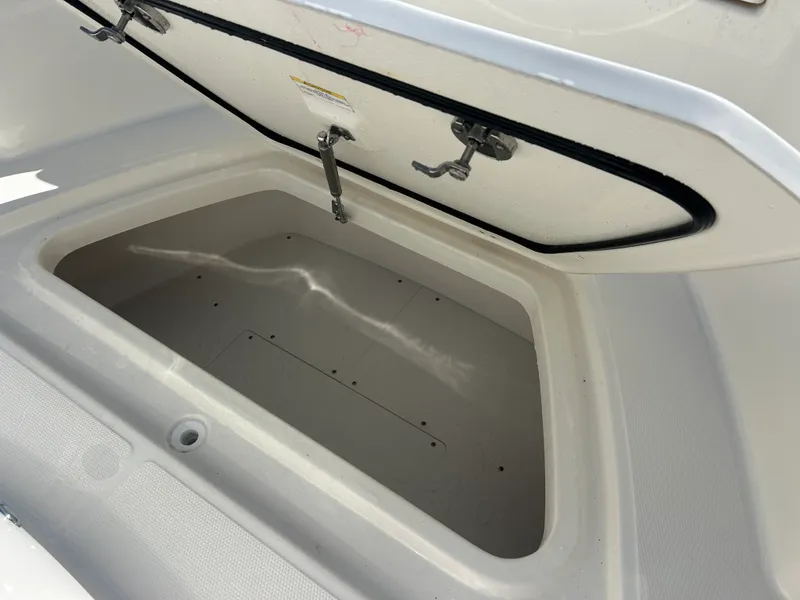 Slide: The Image of Boston Whaler 330 Outrage 2026 - 40