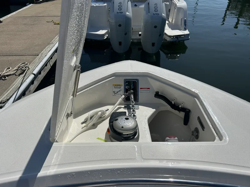 Slide: The Image of Boston Whaler 330 Outrage 2026 - 42