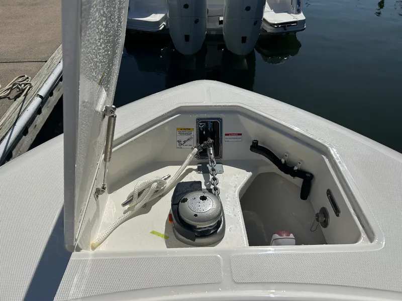 Slide: The Image of Boston Whaler 330 Outrage 2026 - 43