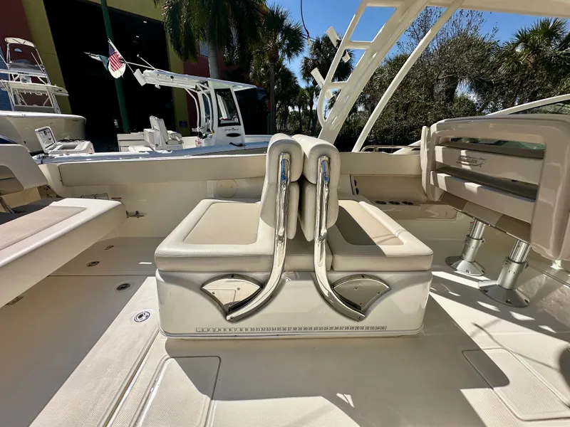 Slide: The Image of Boston Whaler 320 VANTAGE 2024 - 11