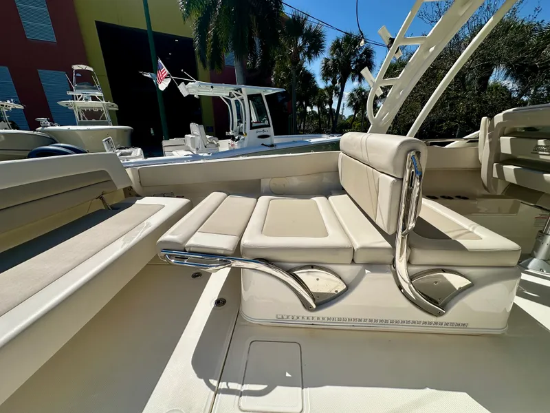 Slide: The Image of Boston Whaler 320 VANTAGE 2024 - 12