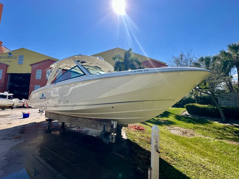 Slide: The Image of Boston Whaler 320 VANTAGE 2024 - 2