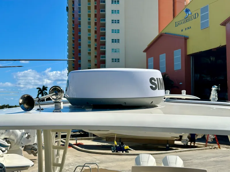 Slide: The Image of Boston Whaler 320 VANTAGE 2024 - 28