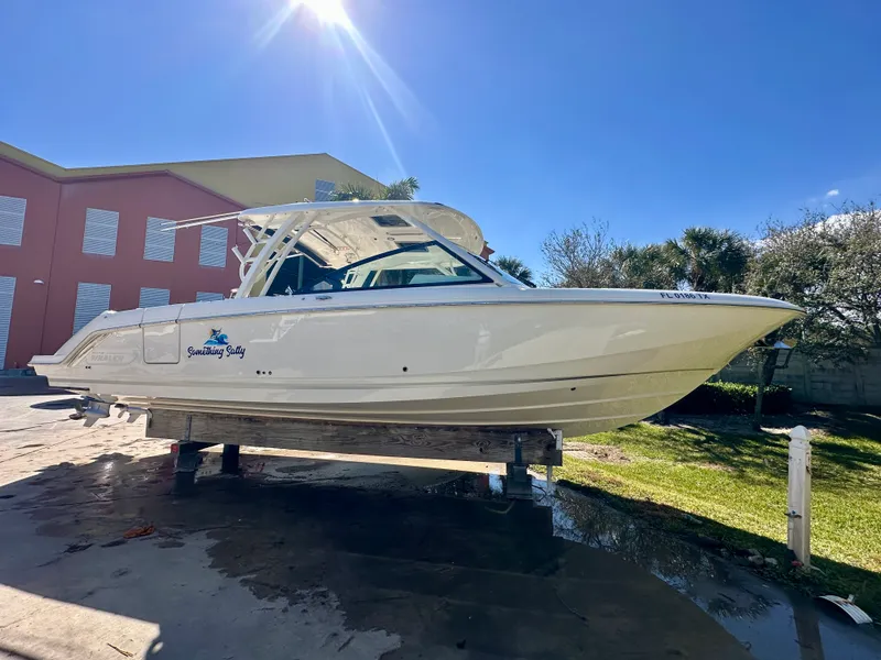 Slide: The Image of Boston Whaler 320 VANTAGE 2024 - 29