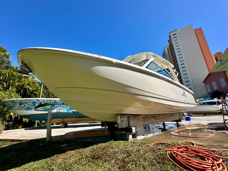 Slide: The Image of Boston Whaler 320 VANTAGE 2024 - 3