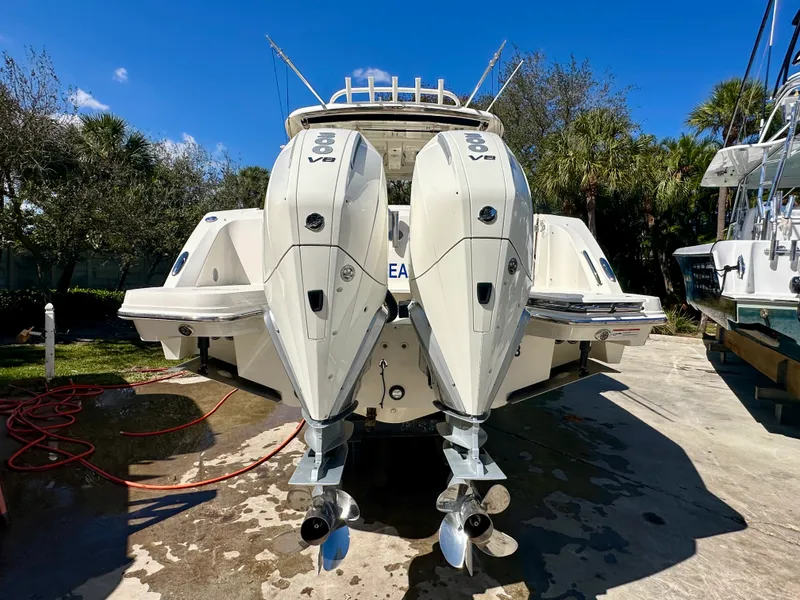 Slide: The Image of Boston Whaler 320 VANTAGE 2024 - 5