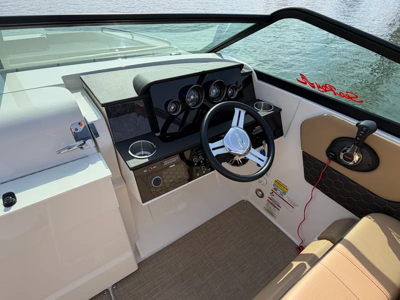 Slide: The Image of Sea Ray 250 SDX 2019 - 16