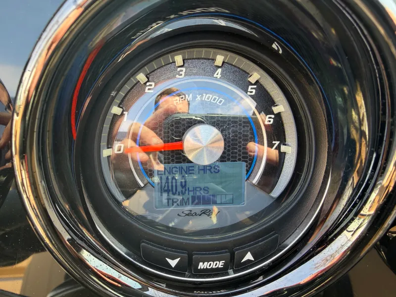 Slide: The Image of Sea Ray 250 SDX 2019 - 18