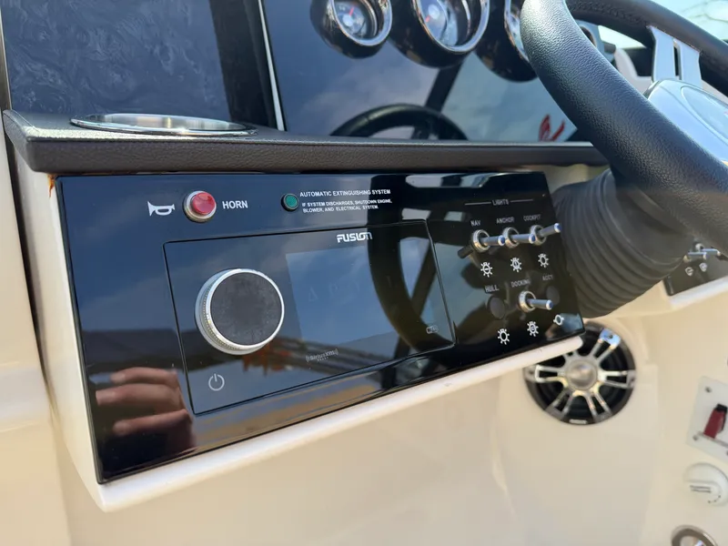 Slide: The Image of Sea Ray 250 SDX 2019 - 20