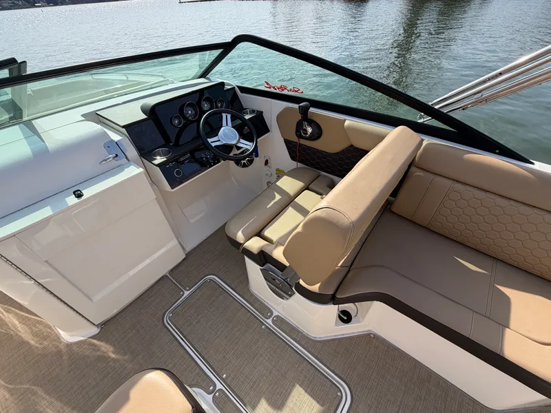 Slide: The Image of Sea Ray 250 SDX 2019 - 22