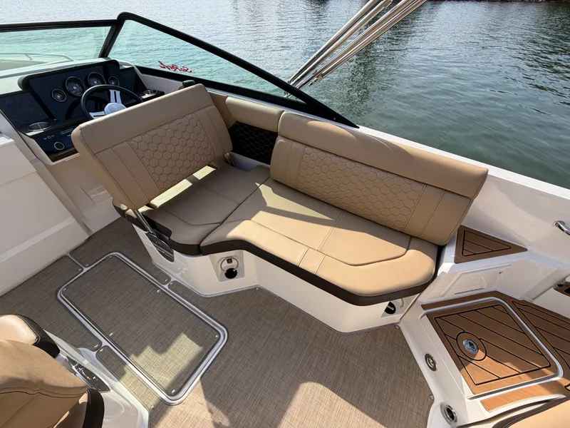 Slide: The Image of Sea Ray 250 SDX 2019 - 23