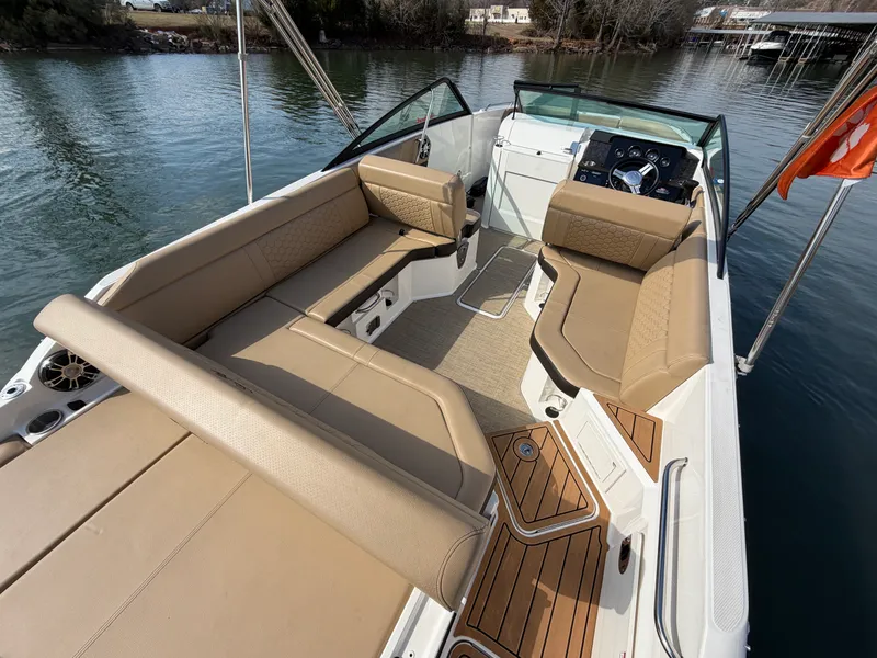 Slide: The Image of Sea Ray 250 SDX 2019 - 25
