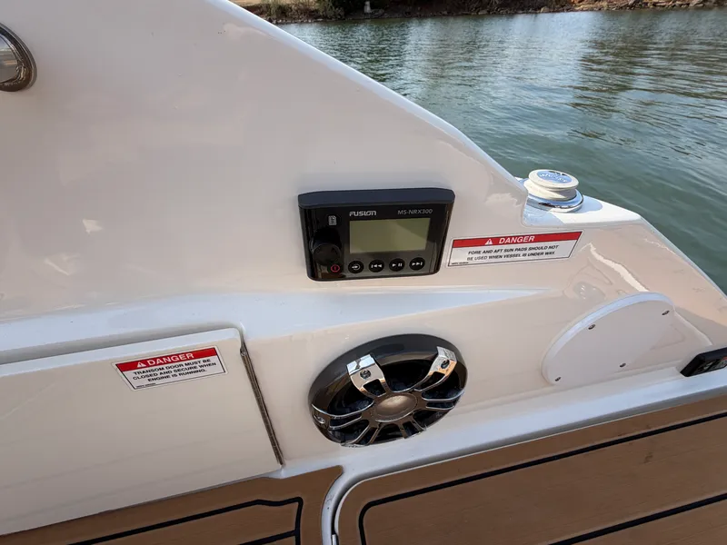 Slide: The Image of Sea Ray 250 SDX 2019 - 27