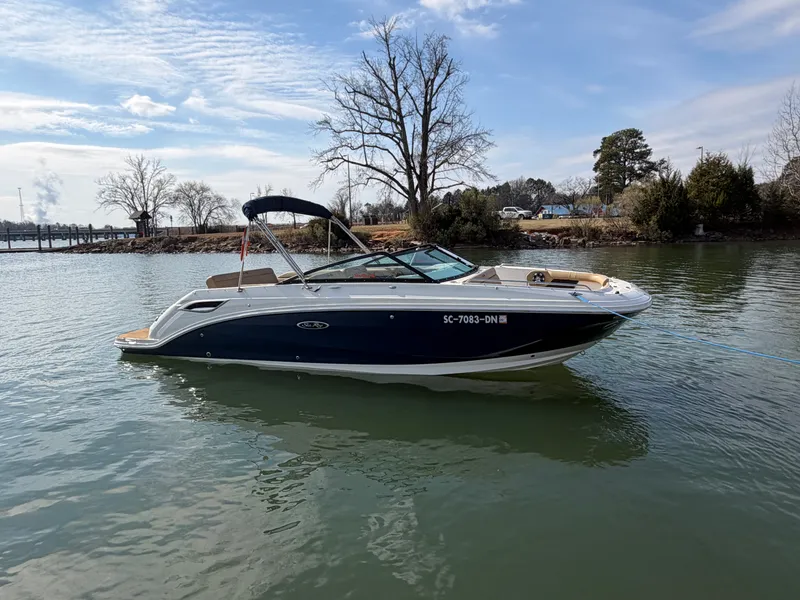 Slide: The Image of Sea Ray 250 SDX 2019 - 6