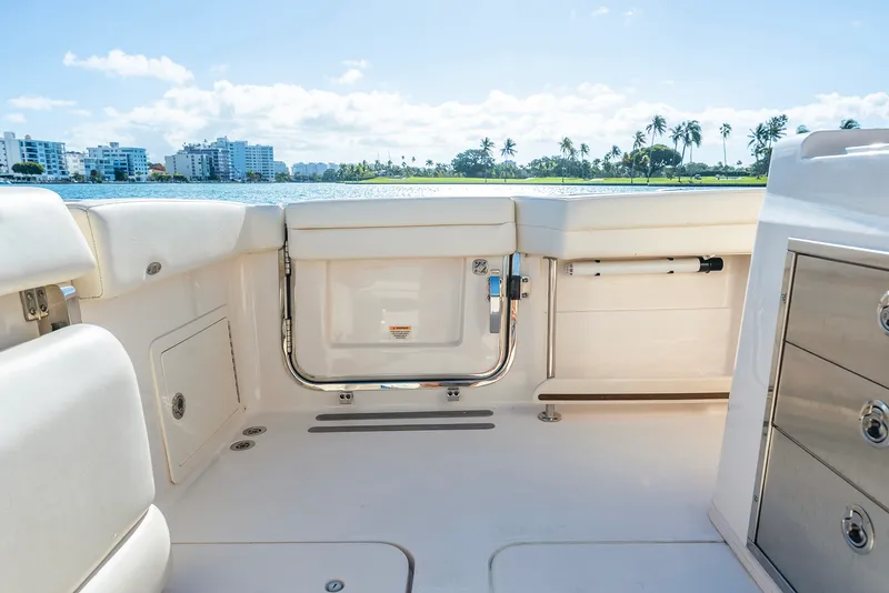 Slide: The Image of Grady-White 326 CAN 2024 - 60