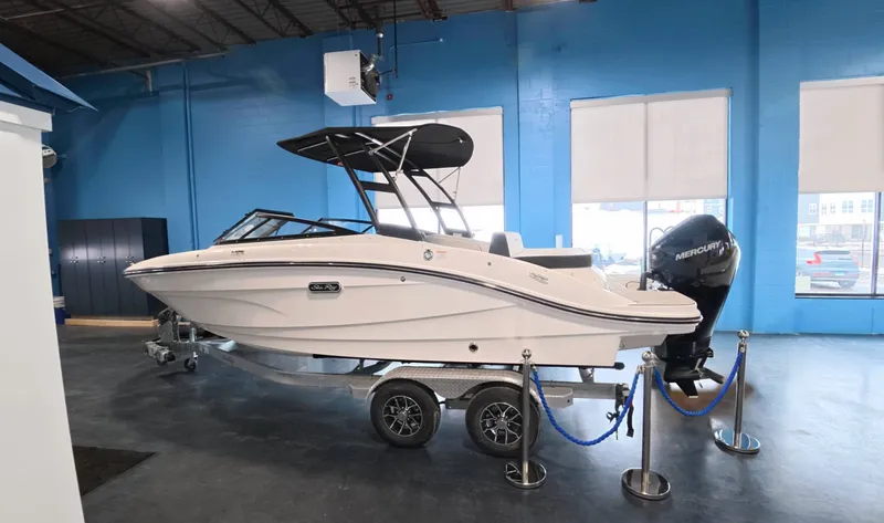 The Image of Sea Ray SPX 210 Outboard 2026 - 0