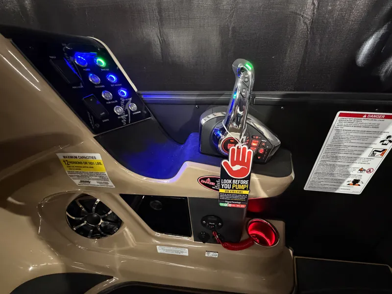 Slide: The Image of Harris Sunliner 230 2026 - 15