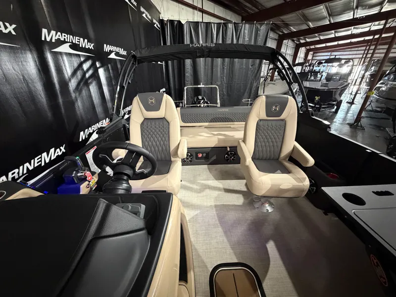 Slide: The Image of Harris Sunliner 230 2026 - 16