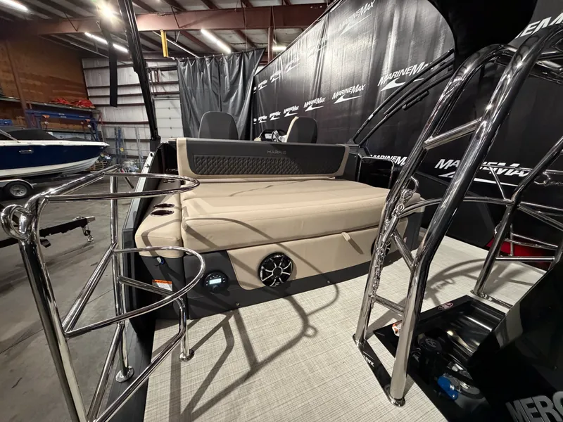 Slide: The Image of Harris Sunliner 230 2026 - 5