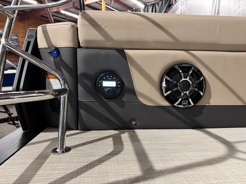 Slide: The Image of Harris Sunliner 230 2026 - 6