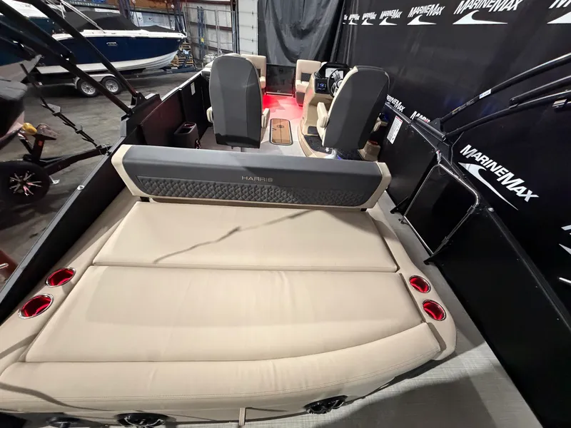 Slide: The Image of Harris Sunliner 230 2026 - 8