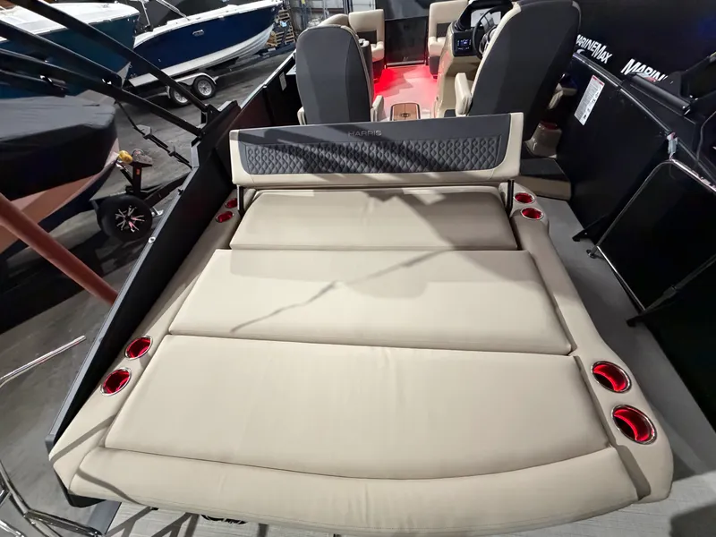 Slide: The Image of Harris Sunliner 230 2026 - 9