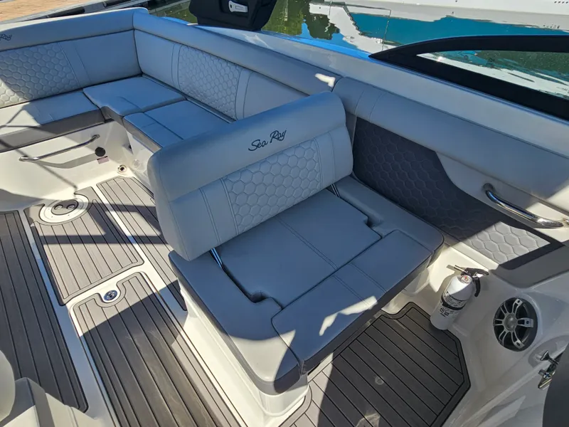 Slide: The Image of Sea Ray 270 SD-OB 2024 - 13