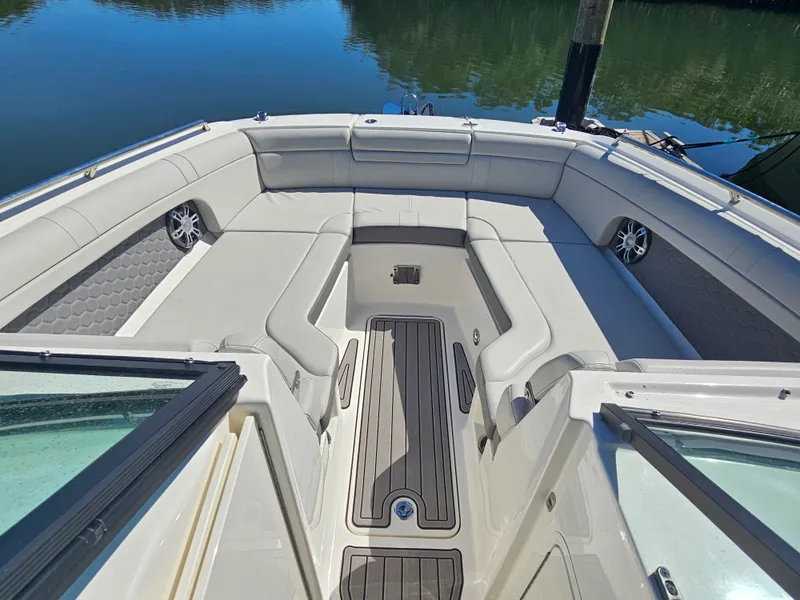 Slide: The Image of Sea Ray 270 SD-OB 2024 - 24