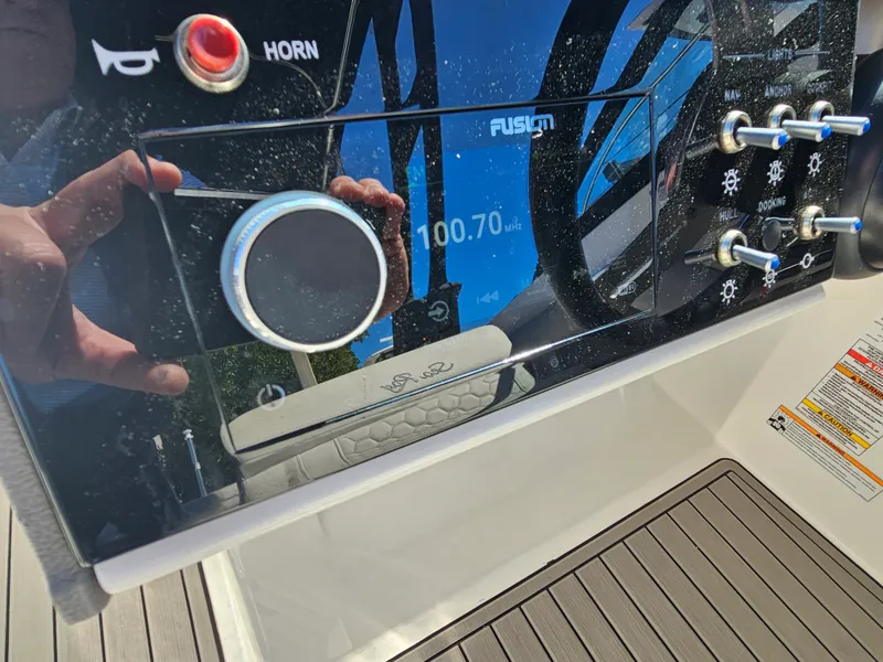 Slide: The Image of Sea Ray 270 SDX OB 2024 - 21