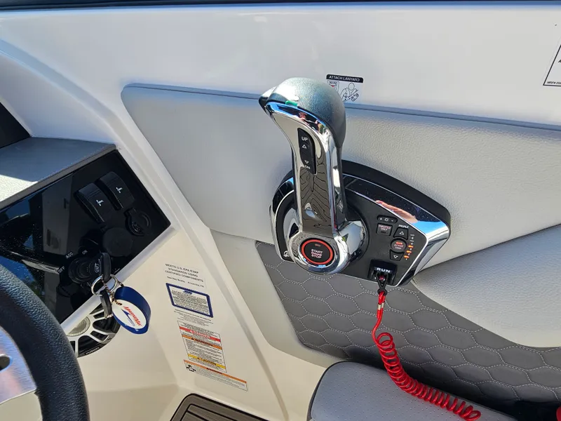 Slide: The Image of Sea Ray 270 SDX OB 2024 - 22