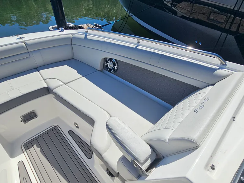 Slide: The Image of Sea Ray 270 SDX OB 2024 - 26