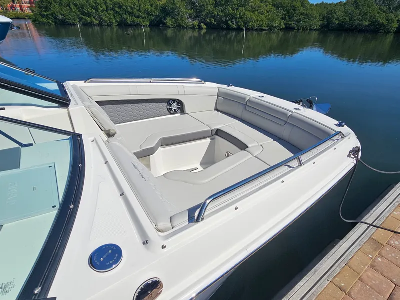 Slide: The Image of Sea Ray 270 SDX OB 2024 - 4