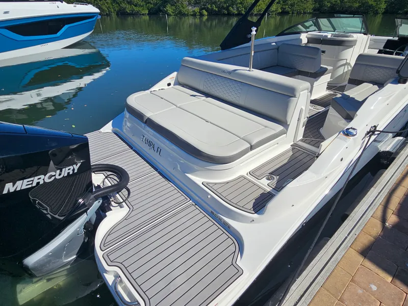 Slide: The Image of Sea Ray 270 SDX OB 2024 - 6