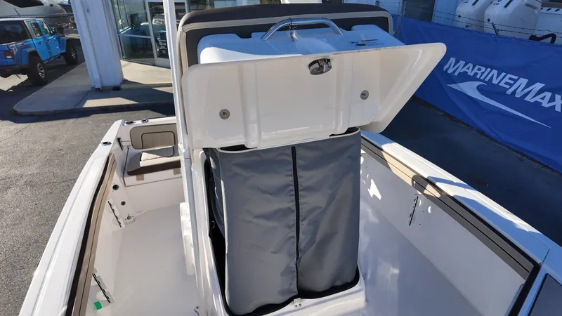 Slide: The Image of Yamaha 190FSH SPORT 2025 - 16