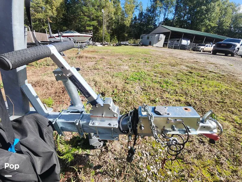 Slide: The Image of Sea Hunt Ultra 229 2021 - 16008171