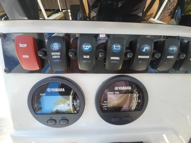 Slide: The Image of Sea Hunt Ultra 229 2021 - 16008122