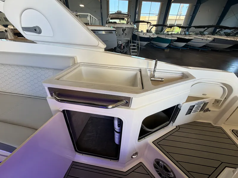 Slide: The Image of Sea Ray 290 SD-OB 2024 - 12