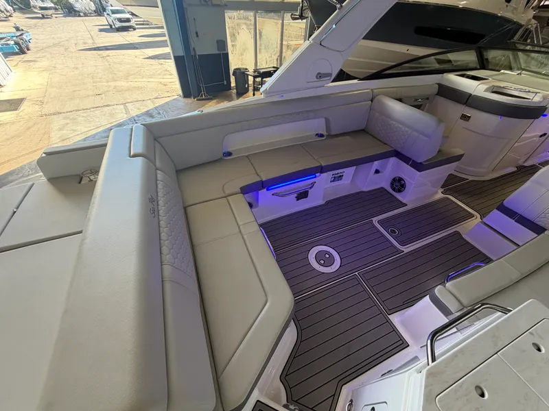 Slide: The Image of Sea Ray 290 SD-OB 2024 - 16