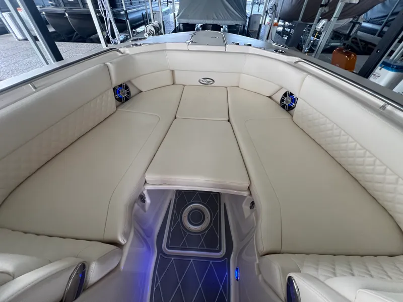 Slide: The Image of Grady-White 307 FREEDOM 2025 - 13