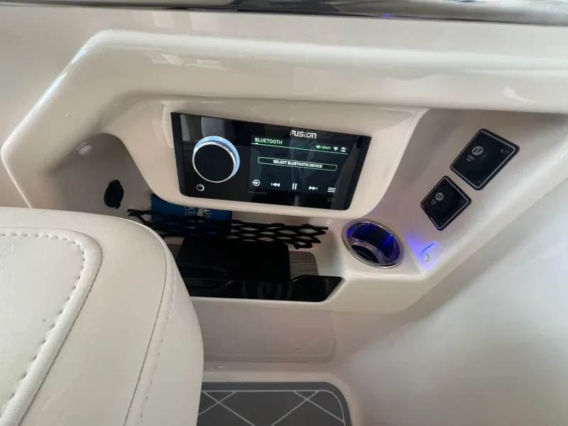 Slide: The Image of Grady-White 307 FREEDOM 2025 - 15