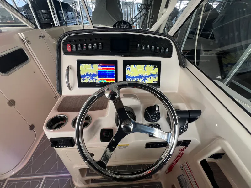 Slide: The Image of Grady-White 307 FREEDOM 2025 - 16