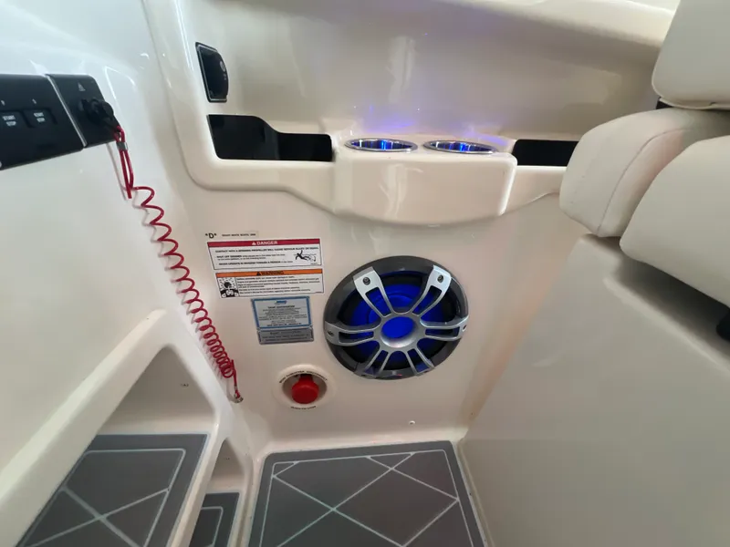 Slide: The Image of Grady-White 307 FREEDOM 2025 - 19