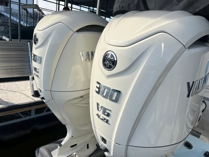 Slide: The Image of Grady-White 307 FREEDOM 2025 - 2