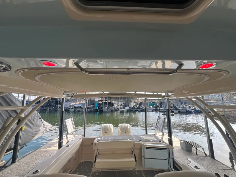 Slide: The Image of Grady-White 307 FREEDOM 2025 - 23