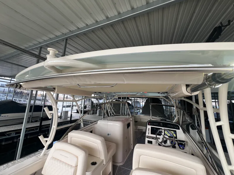 Slide: The Image of Grady-White 307 FREEDOM 2025 - 24