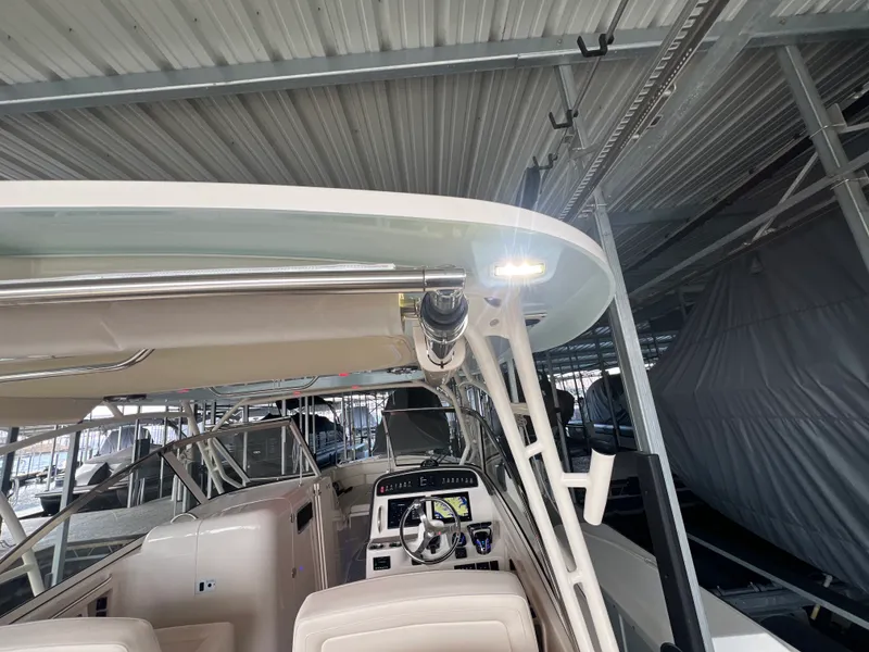 Slide: The Image of Grady-White 307 FREEDOM 2025 - 25