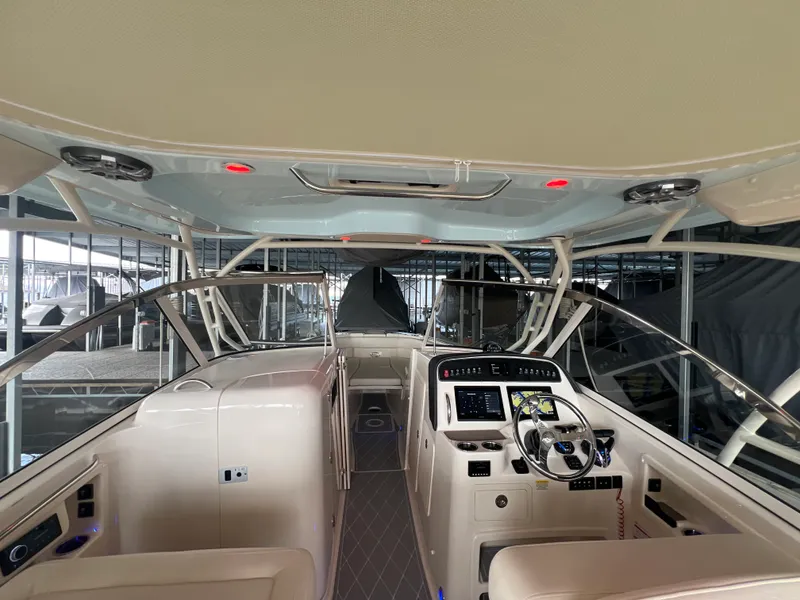 Slide: The Image of Grady-White 307 FREEDOM 2025 - 28